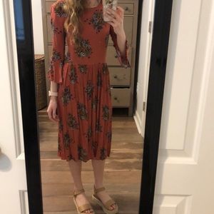 Bell sleeved midi dress